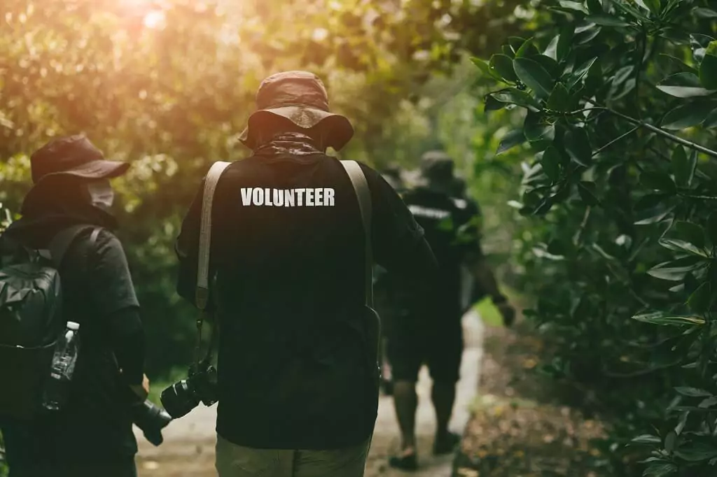 fotografo voluntario em trilha