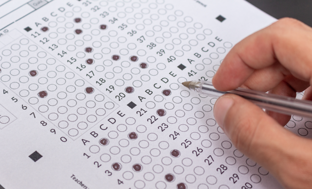 Gabarito de prova. Teoria de Resposta ao Item.