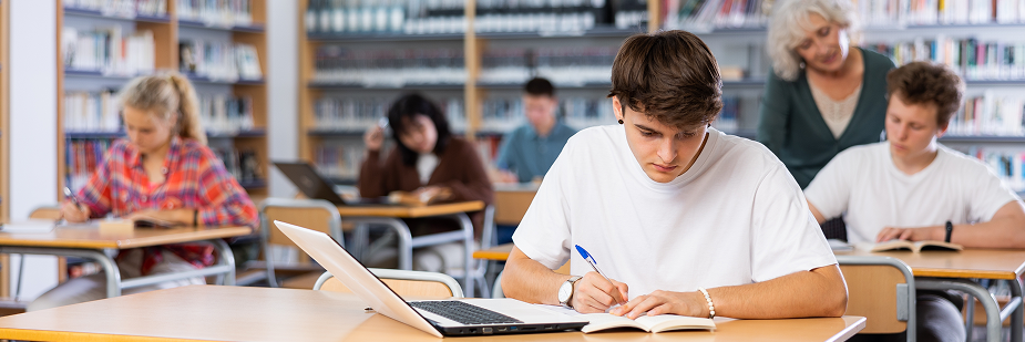 diferença entre EAD semipresencial e presencial