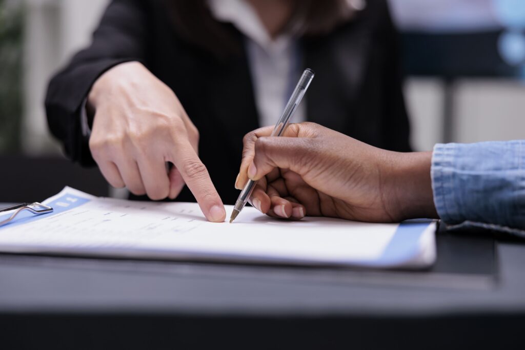 Licitações e contratos